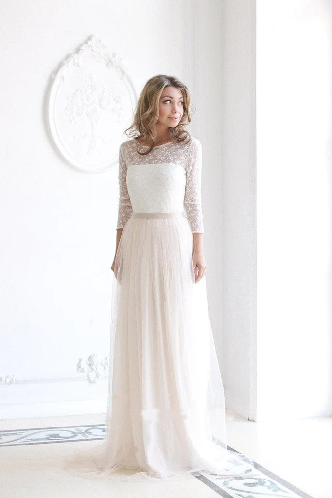 Scoop Neck Long Sleeve Tulle Wedding Dress With Lace Bodice V Back Wedding Gowns